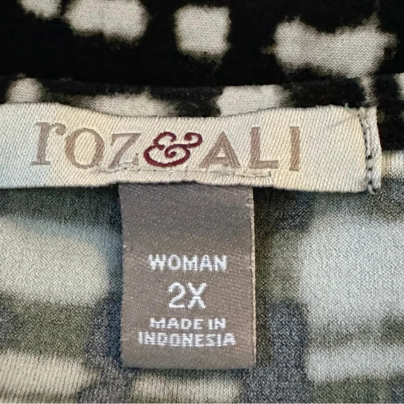 Roz & Ali 2X Shirt Top Black Tan Geometric Sleeveless V Neck Stretch Womens - Picture 5 of 7